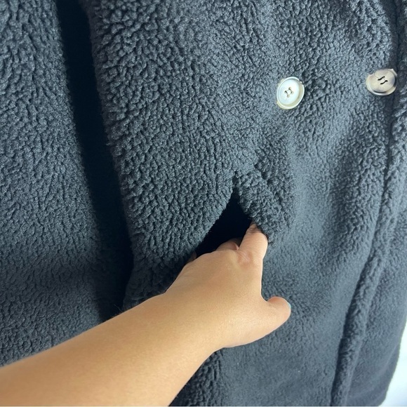 NWT-PrettyLittleThing, Women’s black borg lapel drop arm midi coat. Size: 4 (US) - Picture 10 of 12